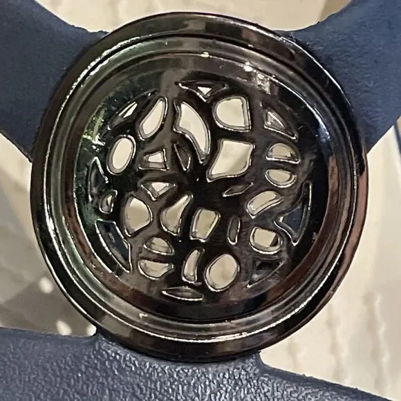 CROCS Sanrah Circle Slide Sandal Shoe Womens Size 7 Medallion Comfort Casual - Picture 4 of 13